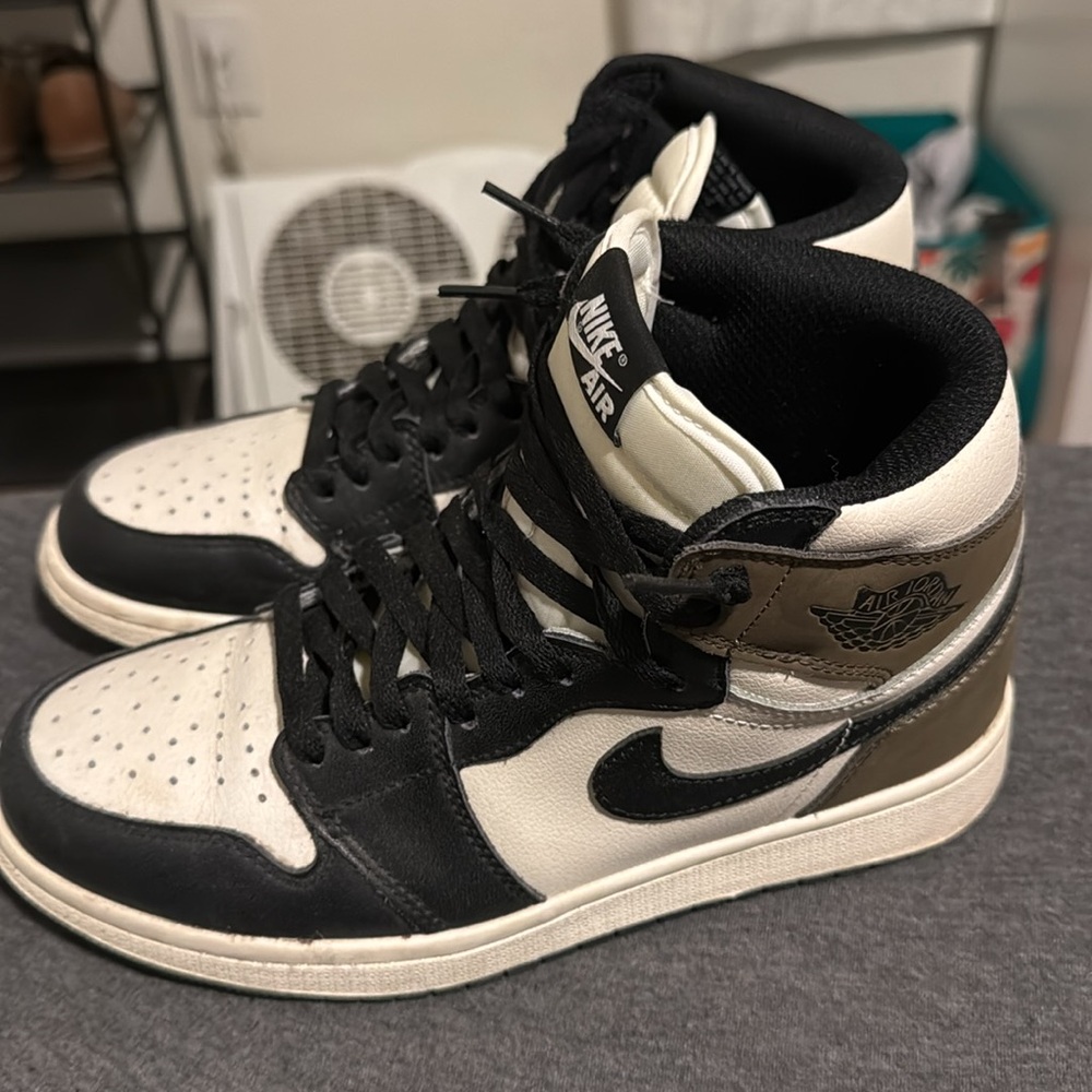 Mens size 8 Nike